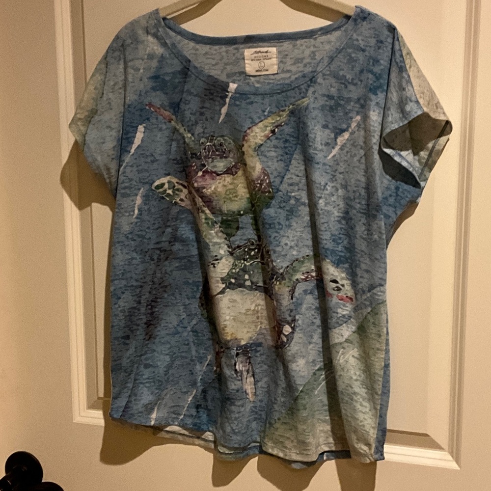 Sherri Reeve Maui Blue Sea Turtle Graphic Women’s short sleeve T-Shirt